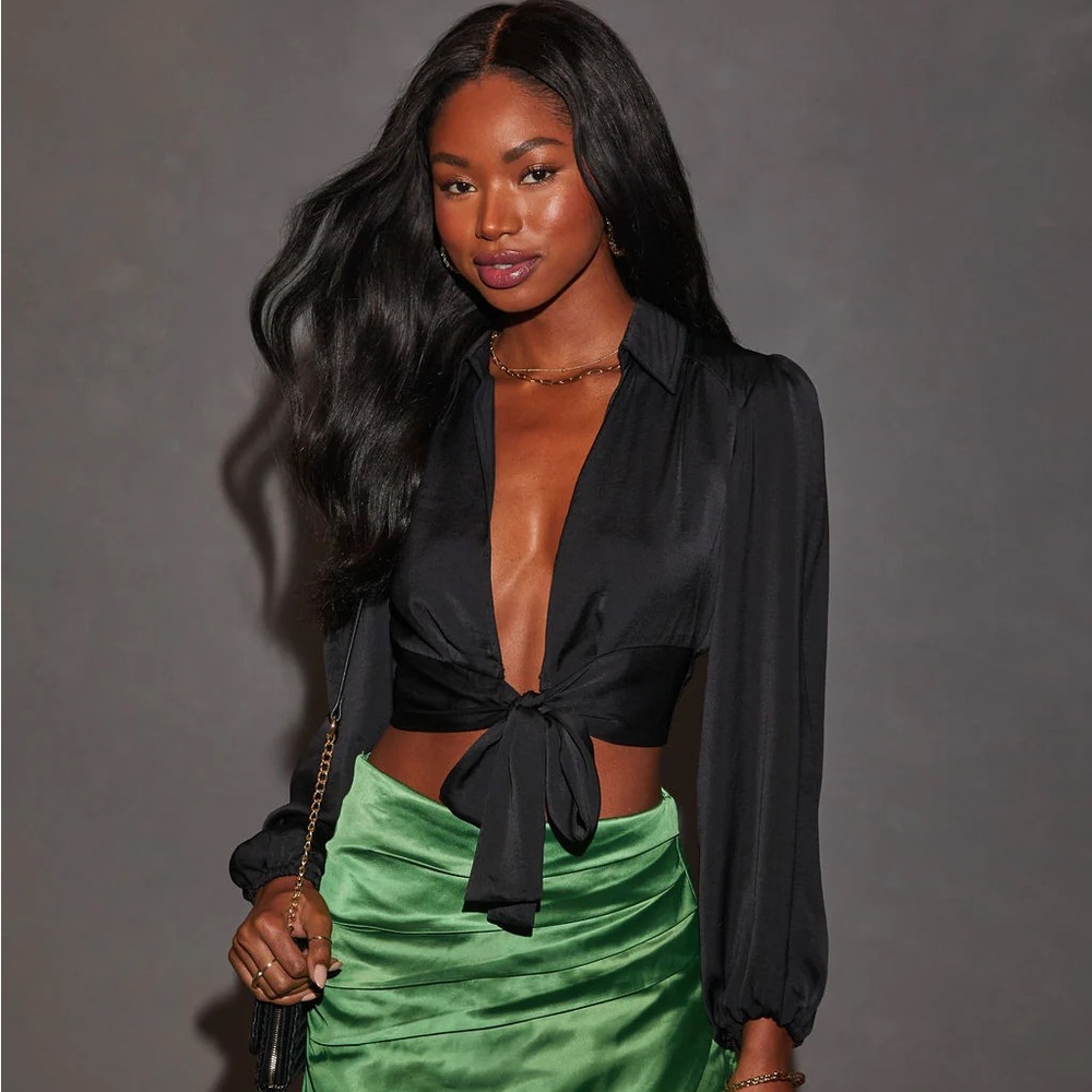 NWOT- VICI long sleeve crop top